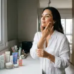 Rotina de skincare no Brasil com cuidados diários para uma pele saudável e radiante.